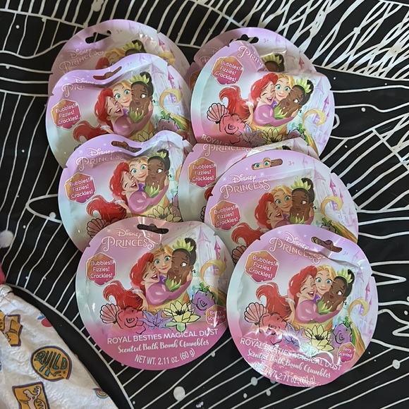 Cute hippie adventure themed girl’s dress size 4 + Disney princess extras - Picture 5 of 6